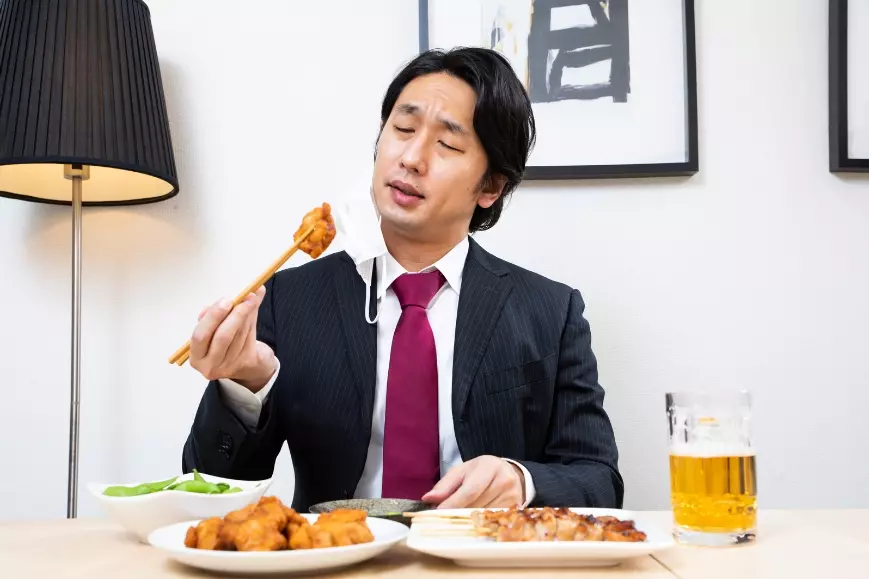 圖/168斷食法因為斷食時間很長,空腹太久過度空虛的結果,容易在恢復進食的時間暴飲暴食。