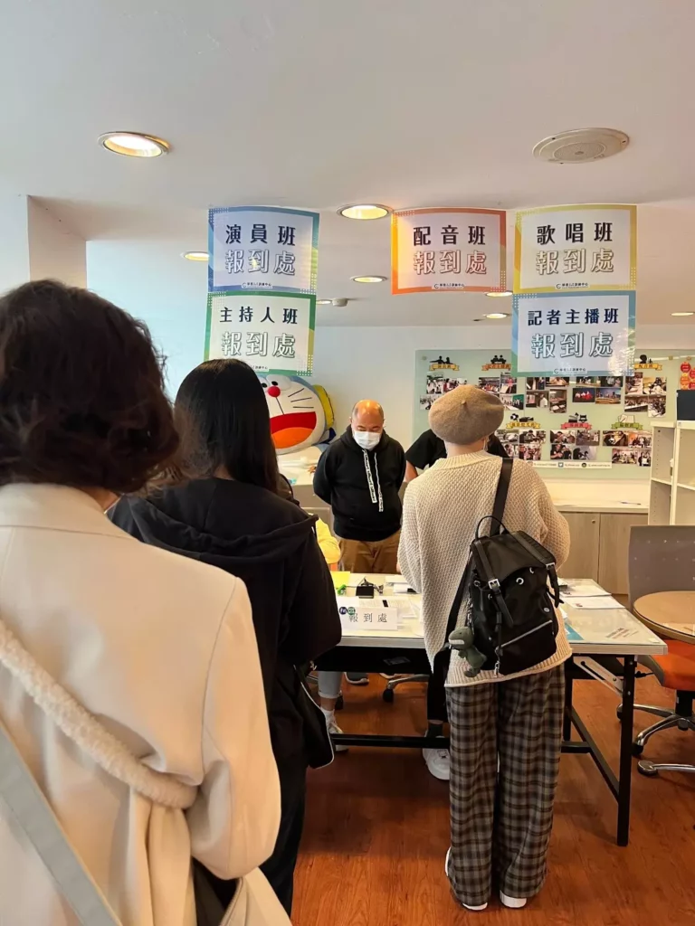 圖 鄧琇文提供/除了主持人班,還有演員班、配音班、歌唱班、記者主播班。